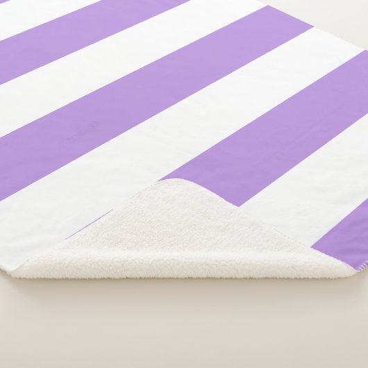 Lila Streifen, weiße Streifen, Streifenmuster Sherpadecke (3/4)