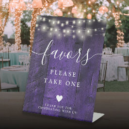 Lila String-Lights Rustikale Boho Stallenholzfavor Sockelschild