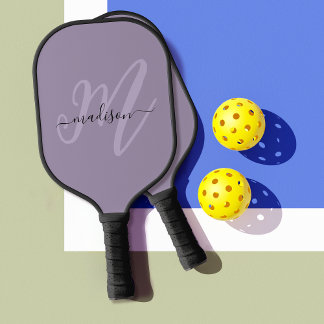 Lila stylisches Skriptmonogramm und Name Pickleball Schläger