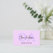 Lila Stylist QR Code Monogramm Visitenkarte (Stehend Vorderseite)