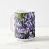 Lila subalpine Lupine Kaffeetasse (Vorderseite Links)