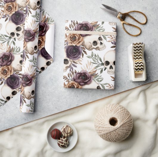 Lila Tan Blumen Totenköpfe Geburtstag Geschenkpapier (Kunsthandwerk)