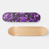 Lila Tarnmuster Skateboard (Horizontal)