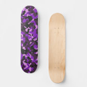 Lila Tarnmuster Skateboard (Vorderseite)