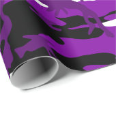 lila Tarnung Schwarz-weiße Camouflage Geschenkpapier (Rolleneckpunkt)