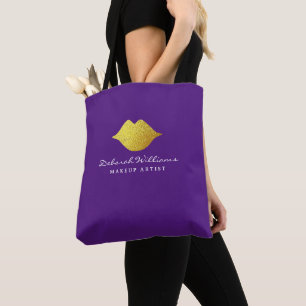 Lila Tasche mit ihrem Namen und goldenen Lippen