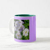Lila Tasse der weißen Blume (Vorderseite Links)