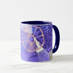 Lila Tasse mit Blumenmuster