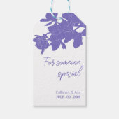 lila Text mit weißer Blume Geschenkanhänger (Vorderseite)