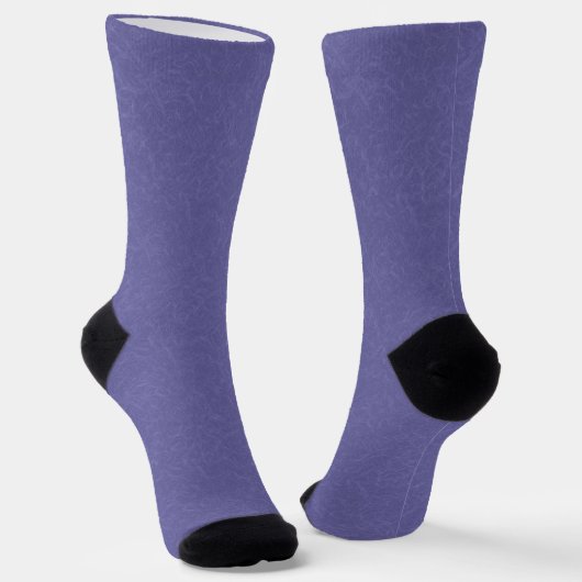Lila texturierte Oberfläche mit wirbelndem Muster Socken (Gewinkelt)