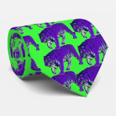 Lila Tiger auf Limonem grünem Punkfelsen modernem Krawatte (Gerollt)