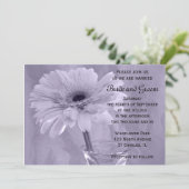 Lila Tinted Daisy Wedding Einladung (Stehend Vorderseite)