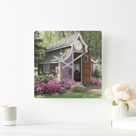 Lila Tiny House Uhr (Zuhause)