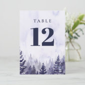 Lila Tischnummer des Pinienwaldes (Stehend Vorderseite)