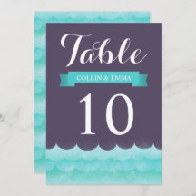 Lila Tischnummern auf See