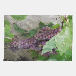 Lila Trauben auf der Rebe Küchentuch