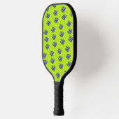 Lila Traubenmuster auf grün Pickleball Schläger (Links)