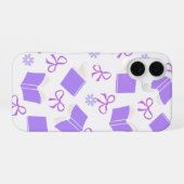 Lila Träumerische Bücher & Schleifen Muster iPhone 16 Hülle (Rückseite (Horizontal))