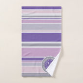 Lila Trendy Stripes Monogram Wreath Laurel Leaf Badhandtuch Set (Handtuch)