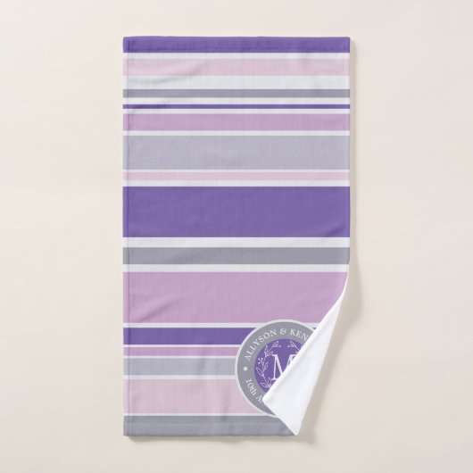 Lila Trendy Stripes Monogram Wreath Laurel Leaf Badhandtuch Set (Handtuch)