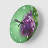 Lila Tulip-Blume Personalisiert Runde Wanduhr (Winkel)