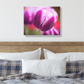 Lila Tulip mit zwei Tonen Leinwanddruck (Insitu (Schlafzimmer))