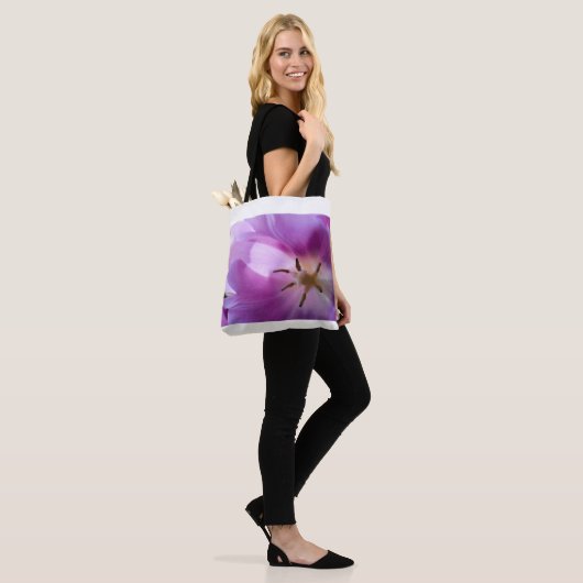 Lila Tulip Tasche (Am Model)