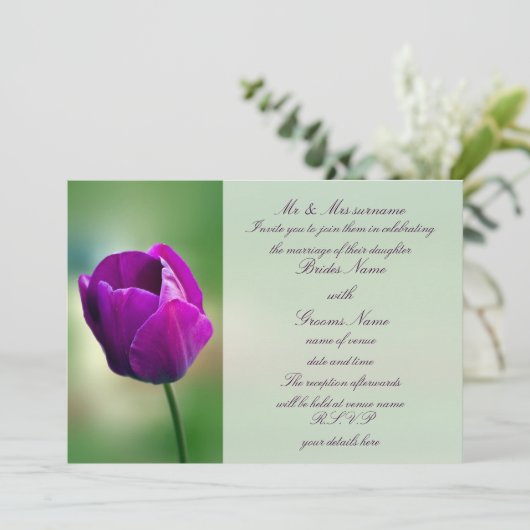 Lila Tulpe-Hochzeits-Einladung Einladung (Stehend Vorderseite)