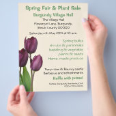 Lila Tulpen Frühjahrsmesse oder Pflanze Verkauf Flyer (Hand)
