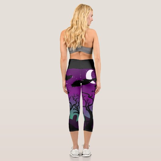 Lila und aquablau Spuk Friedhof Halloween Capri Leggings (Rückseite)