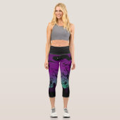 Lila und aquablau Spuk Friedhof Halloween Capri Leggings (Vorderseite)