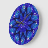 Lila und Aquamarine Petals Mandala Große Wanduhr (Winkel)