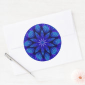Lila und Aquamarine Petals Mandala Runder Aufkleber (Umschlag)