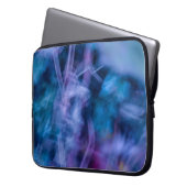Lila und blaue Blume Laptopschutzhülle (Vorderseite Links)
