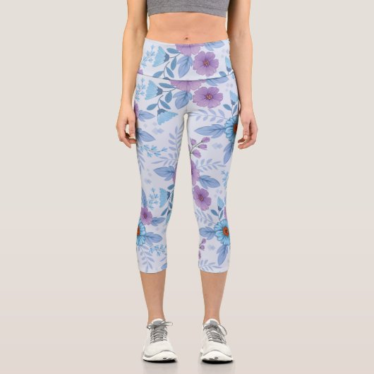 Lila und blaue Blumen Capri Leggings (Vorderseite)