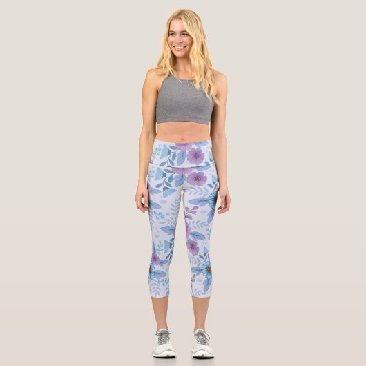 Lila und blaue Blumen Capri Leggings (Vorderseite)