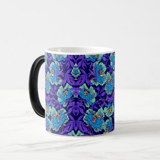 Lila und blaue Blumen William Morris Verwandlungstasse (Vorderseite Links)