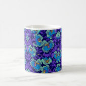 Lila und blaue Blumen William Morris Verwandlungstasse (Mittel)