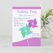 Lila und blaue Pinwheels Geburtstagsparty Einladung (Stehend Vorderseite)