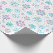 Lila und blaue Winterschneeflocken Geschenkpapier (Ecke)