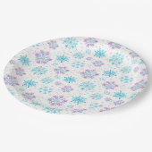 Lila und blaue Winterschneeflocken Pappteller (Schrägansicht)