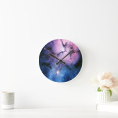 Lila und blauer Nebel Runde Wanduhr (Zuhause)