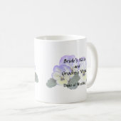 Lila und Creme Stiefmütterchen Kaffeetasse (VorderseiteRechts)