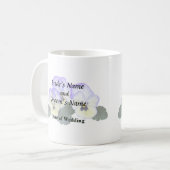 Lila und Creme Stiefmütterchen Kaffeetasse (Vorderseite Links)
