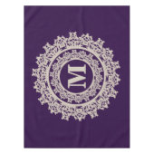 Lila und elegantes Sahnemonogramm Tischdecke (Vorderseite)