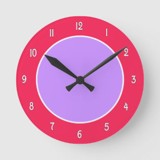 Lila und Fuchsia-Kolorblockklemme Runde Wanduhr
