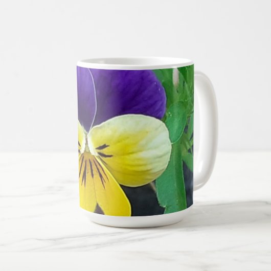 Lila- und Gelbblüte Kaffeetasse (VorderseiteRechts)