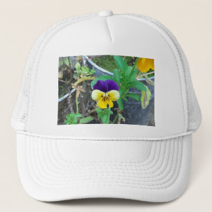 Lila- und Gelbblüte Truckerkappe