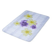 Lila und gelbe Blumen Blauer Blatt Bath Mat Badematte (Schrägansicht)