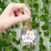 Lila und gelbe Blüte auf Karierter Mama Schlüssela Schlüsselanhänger (Hand)